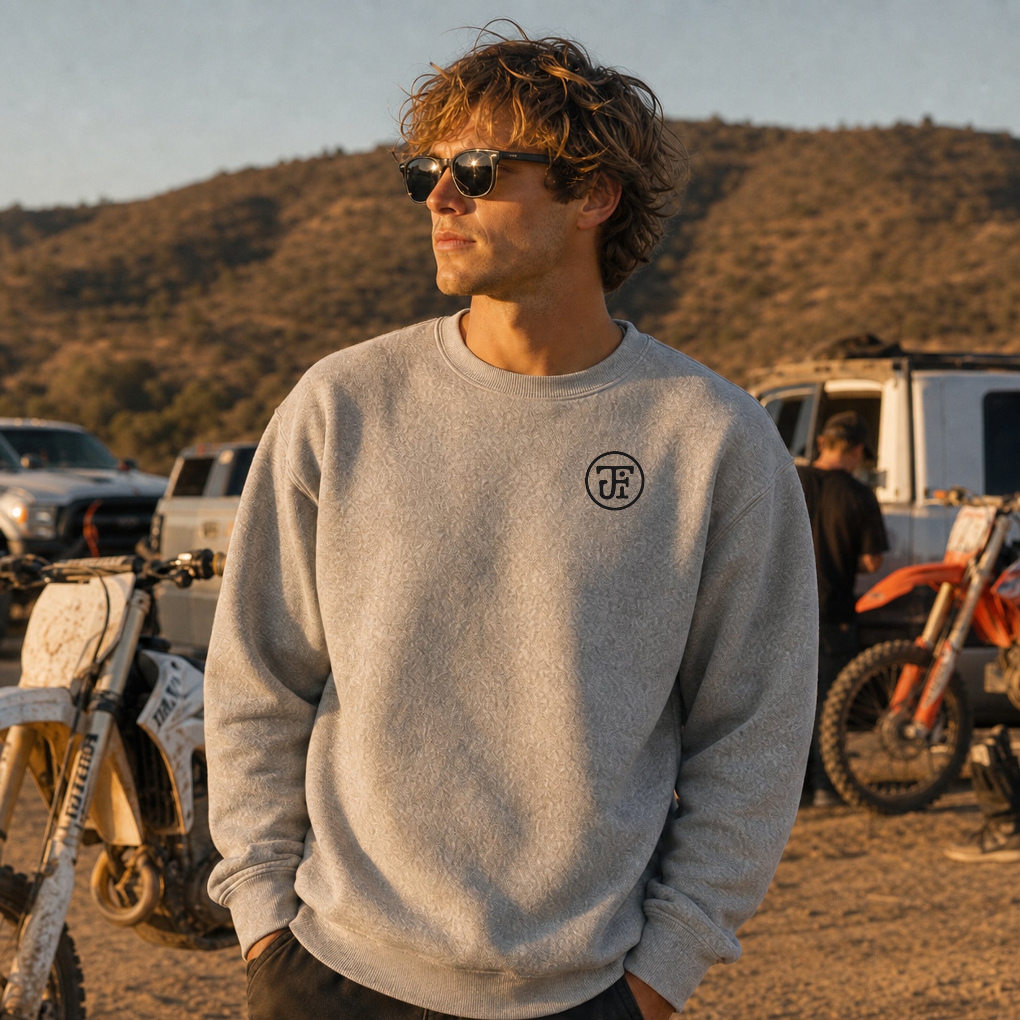 Just Flow Monogram Crew Sweatshirt Sport Grey lifestyle hero
